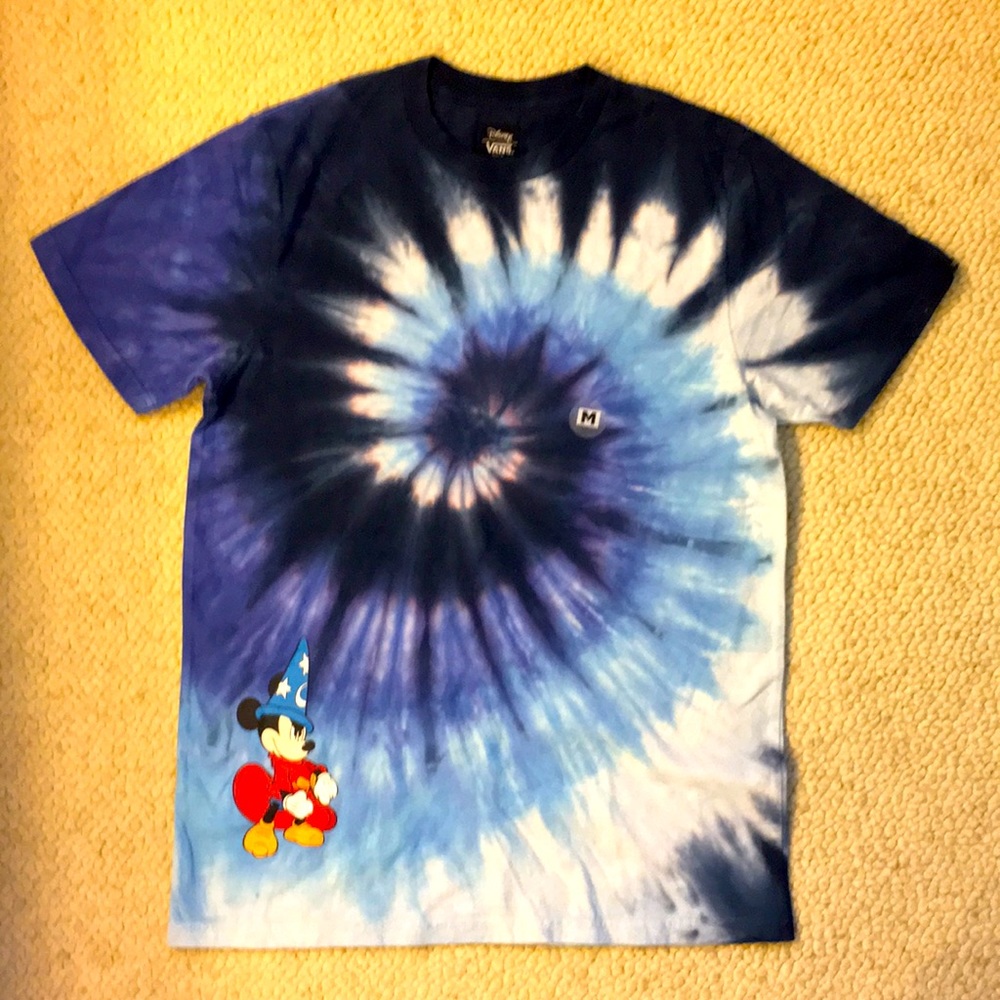 NWT. Disney VANS Men’s Tye dye T-Shirt Medium